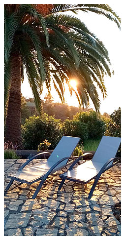 Terrasse mit Liegen